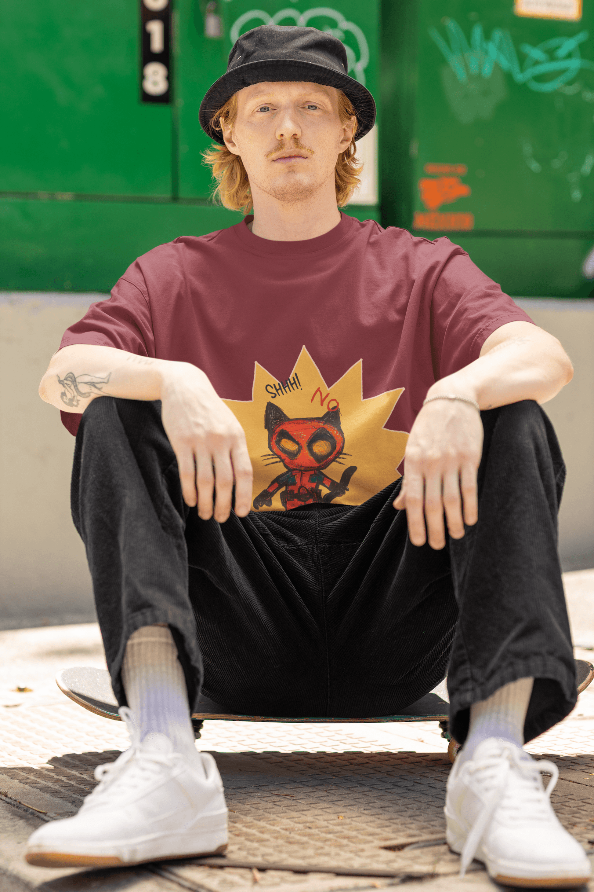 Deadpool Men's Oversized T-shirt - Lyssian